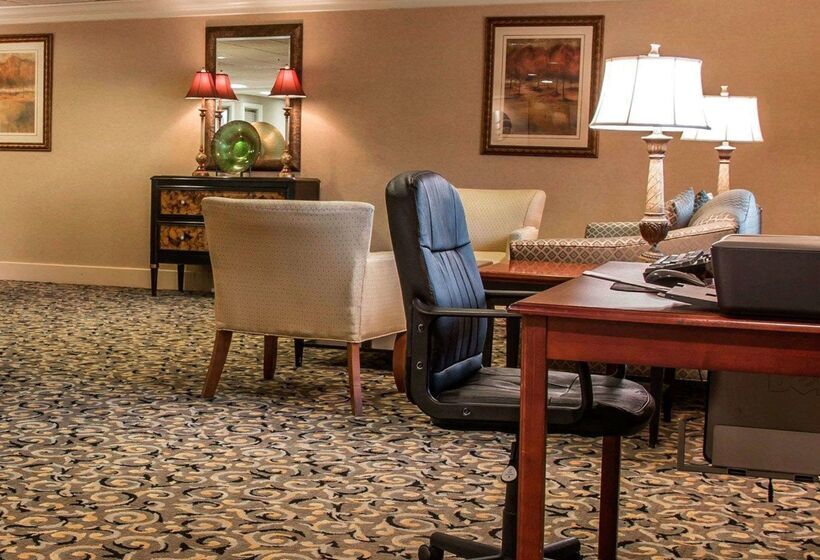 فندق Comfort Inn Livonia