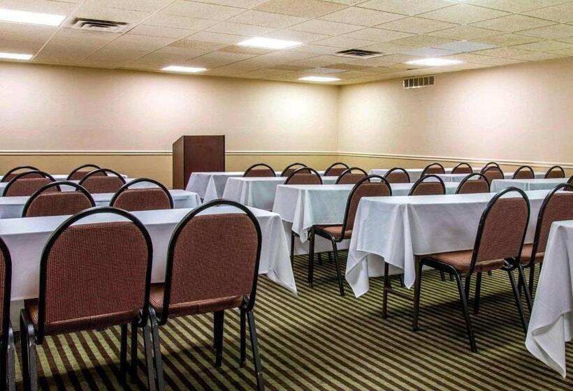 فندق Comfort Inn Livonia