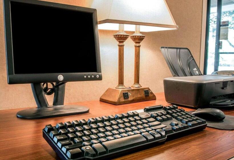 فندق Comfort Inn Livonia