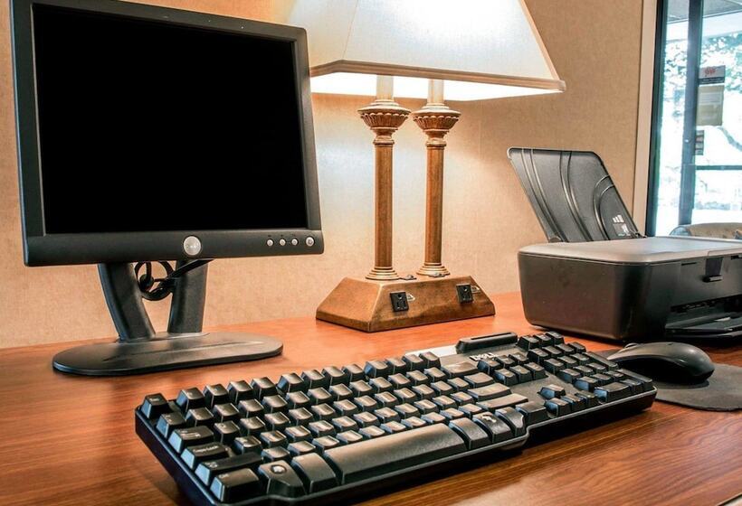 فندق Comfort Inn Livonia