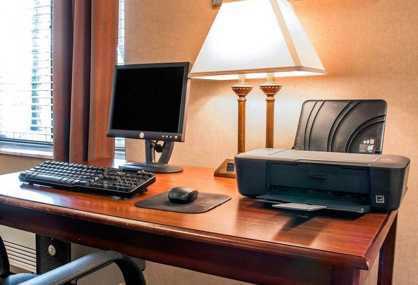 فندق Comfort Inn Livonia