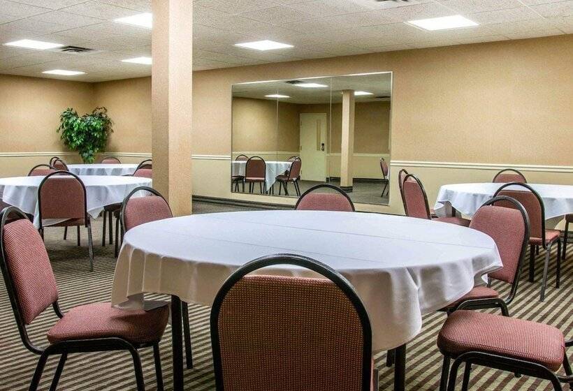 בית מלון כפרי Comfort Inn Livonia