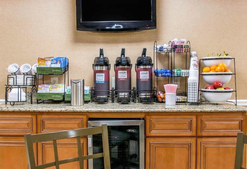 فندق Comfort Inn Livonia