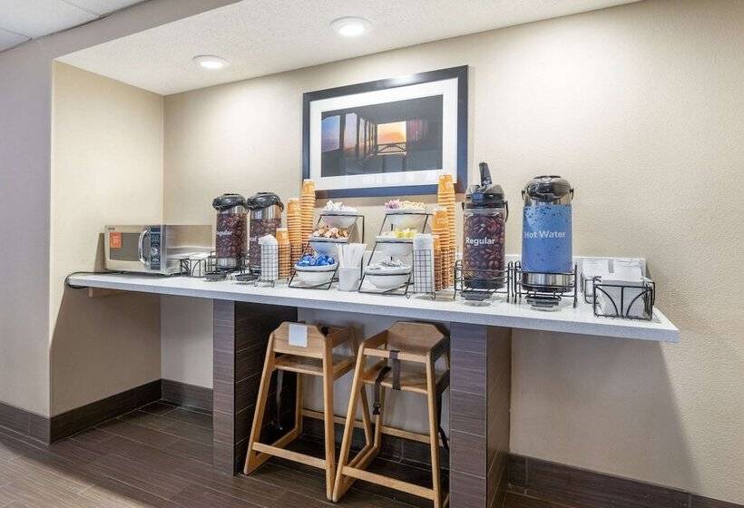 فندق Comfort Inn & Suites