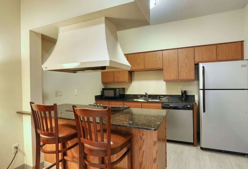 هتل Comfort Suites Appleton Airport