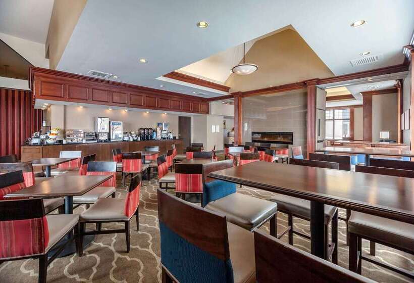 Отель Comfort Suites