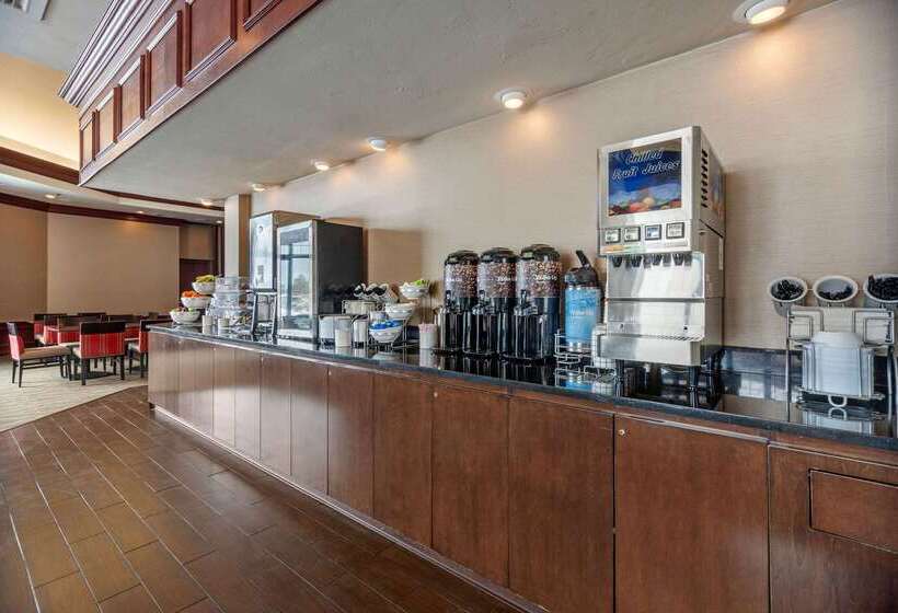 Отель Comfort Suites