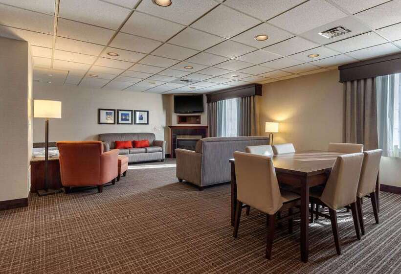 Отель Comfort Suites