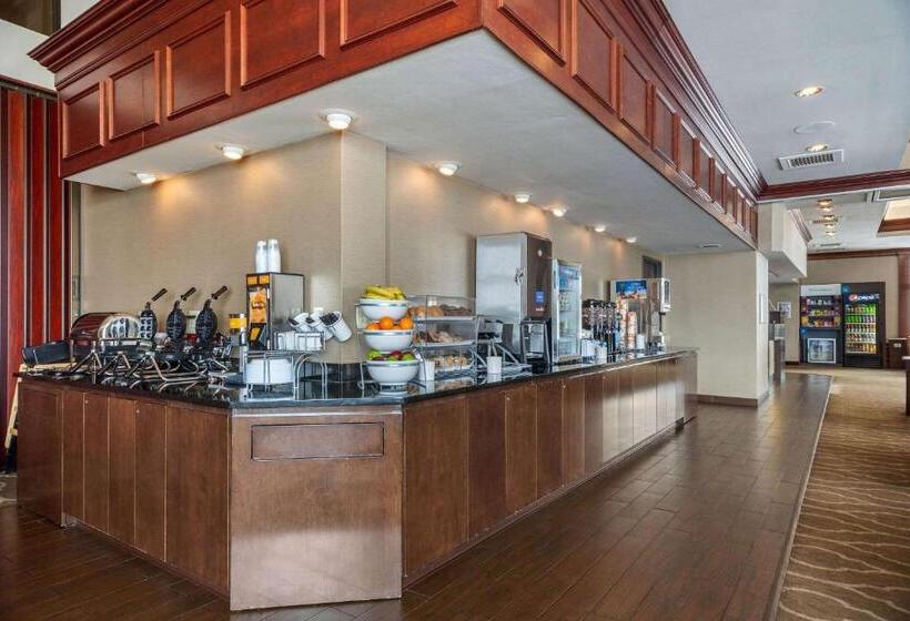 Отель Comfort Suites