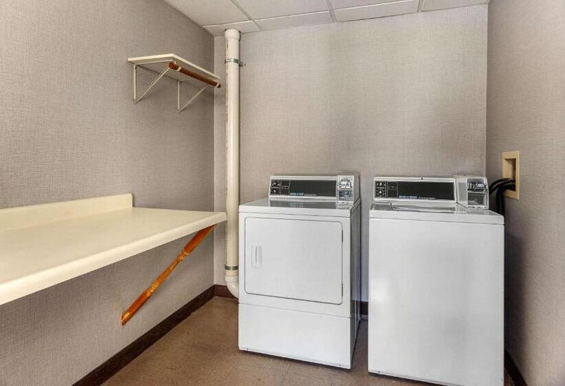 Отель Comfort Suites