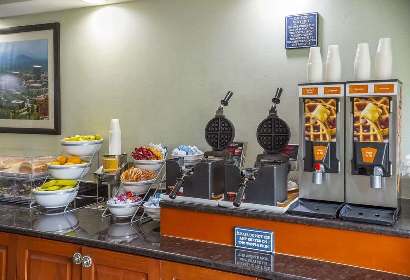 فندق Comfort Suites Outlet Center