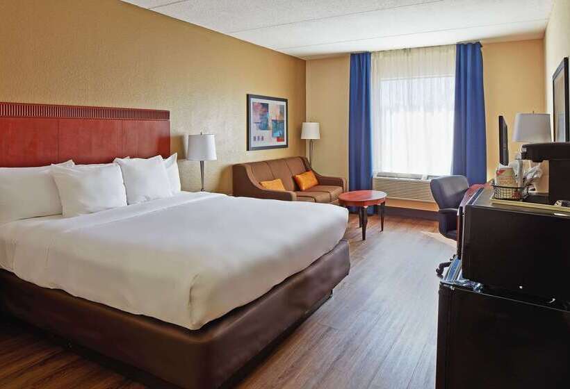 فندق Comfort Suites Outlet Center