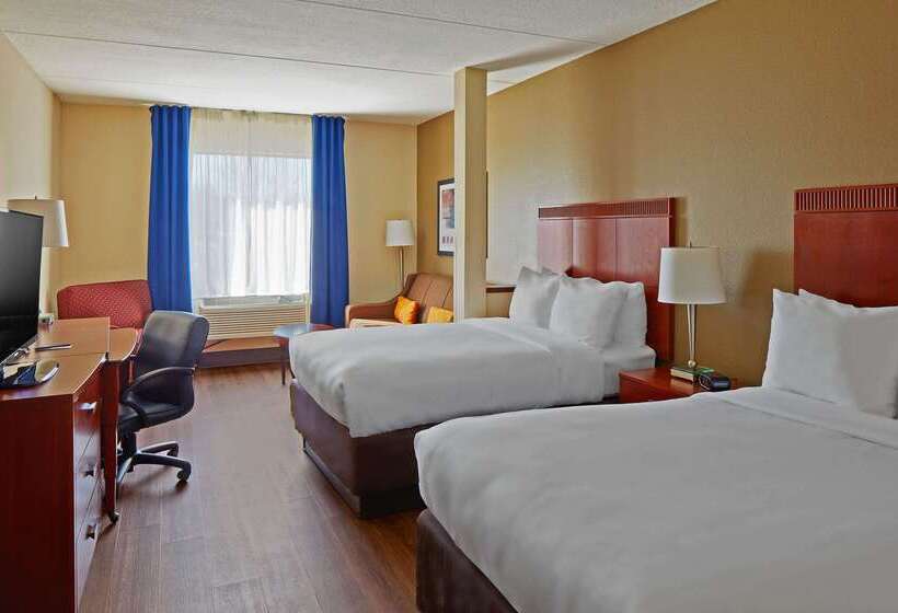 فندق Comfort Suites Outlet Center