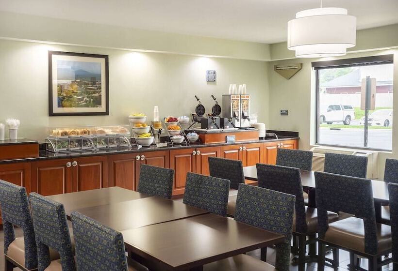 فندق Comfort Suites Outlet Center