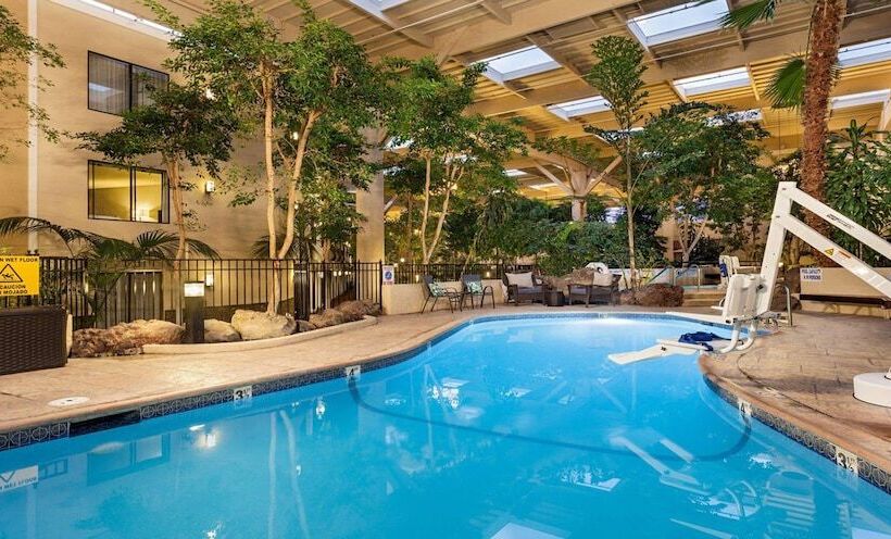 فندق Concord Plaza