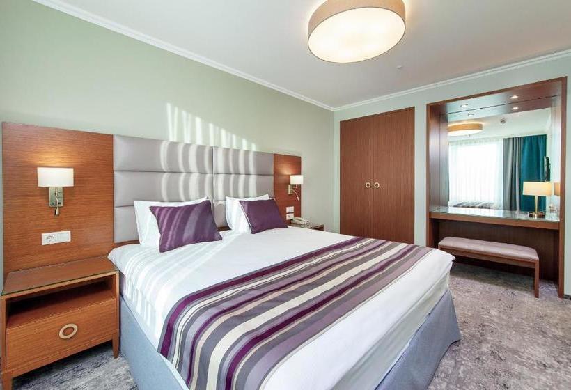 هتل Crowne Plaza Krasnodar  Centre, An Ihg