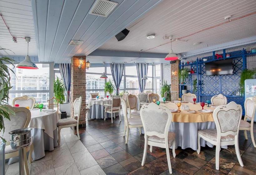 هتل Crowne Plaza Krasnodar  Centre, An Ihg