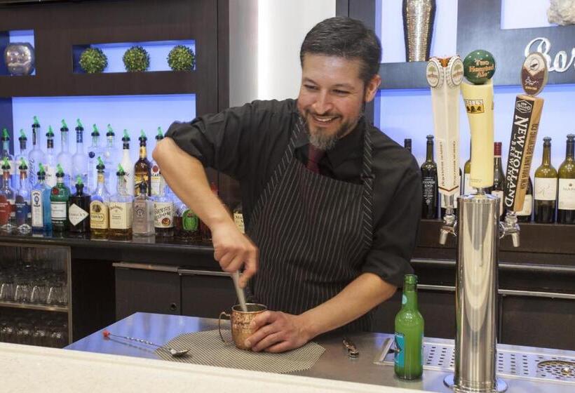 فندق Crowne Plaza Lansing, An Ihg