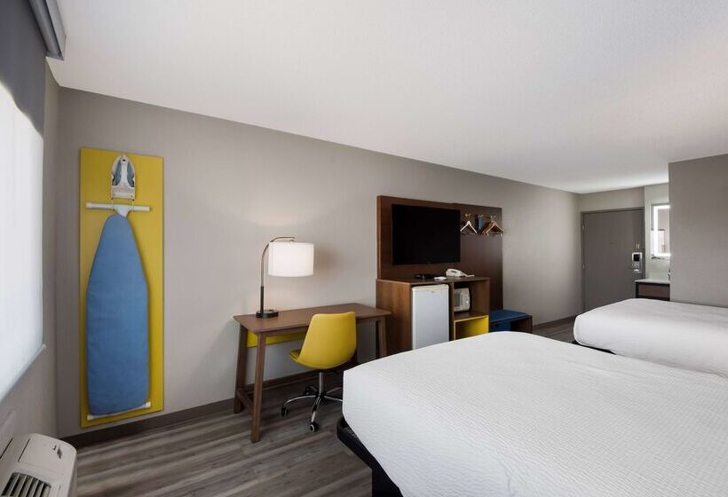 هتل Days Inn By Wyndham Ankeny  Des Moines