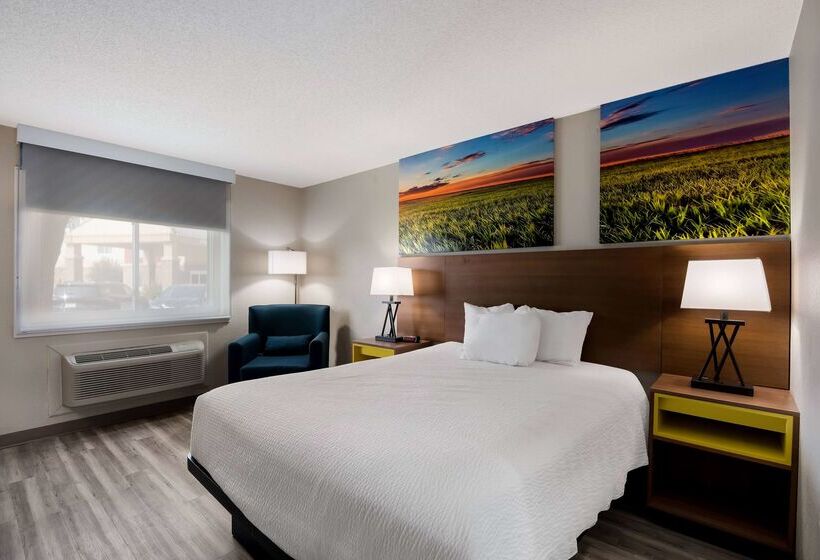 هتل Days Inn By Wyndham Ankeny  Des Moines