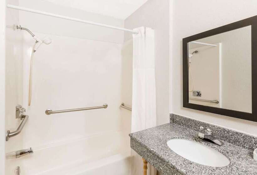 酒店 Days Inn By Wyndham Ankeny  Des Moines