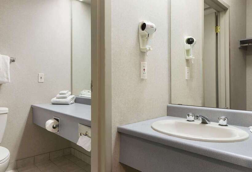 فندق Days Inn By Wyndham Brockville