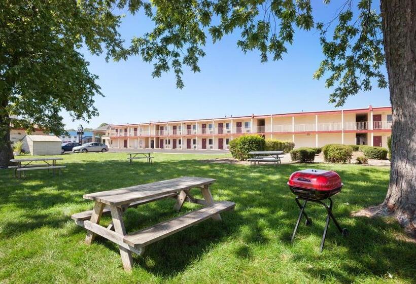 Отель Days Inn By Wyndham Champaign/urbana