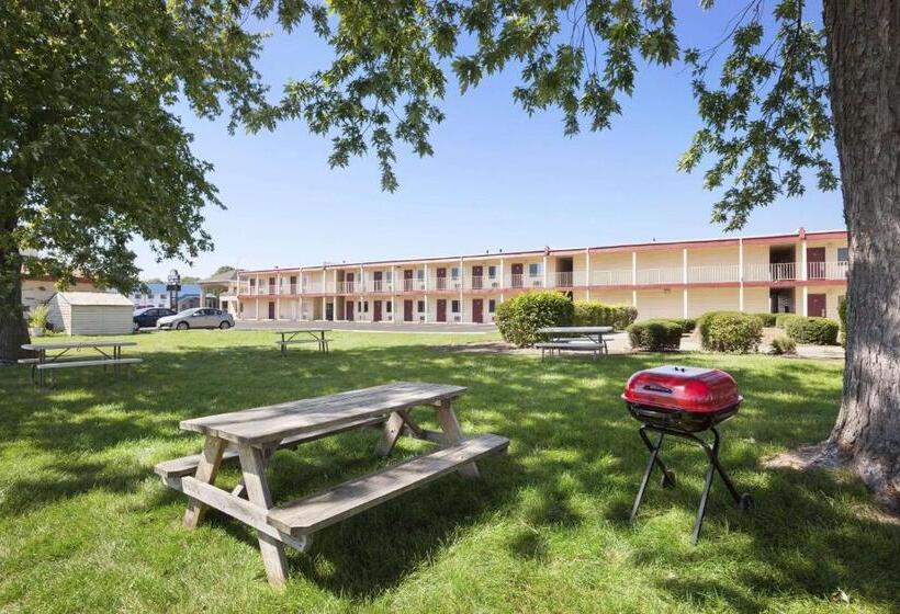 Отель Days Inn By Wyndham Champaign/urbana