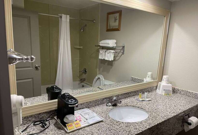 בית מלון כפרי Days Inn By Wyndham Fayettevillesouth/i95 Exit 49