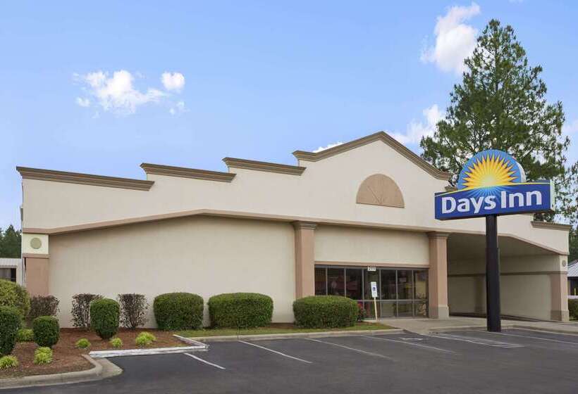 호텔 Days Inn By Wyndham Fayettevillesouth/i95 Exit 49
