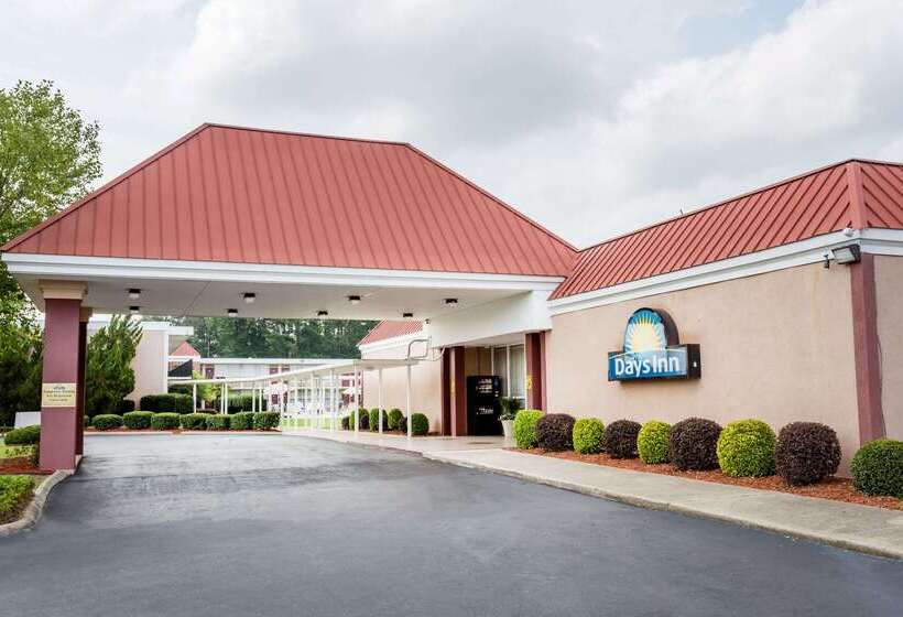 Отель Days Inn By Wyndham Goldsboro