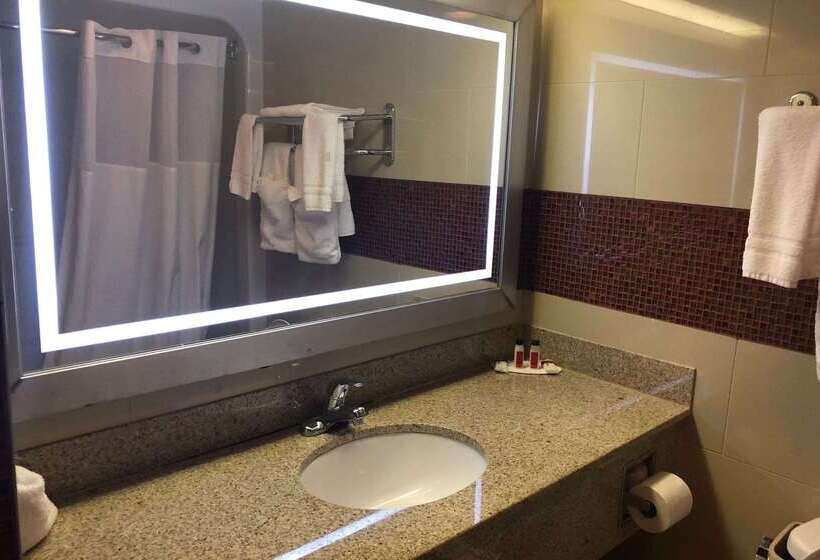 هتل Days Inn By Wyndham Jersey City