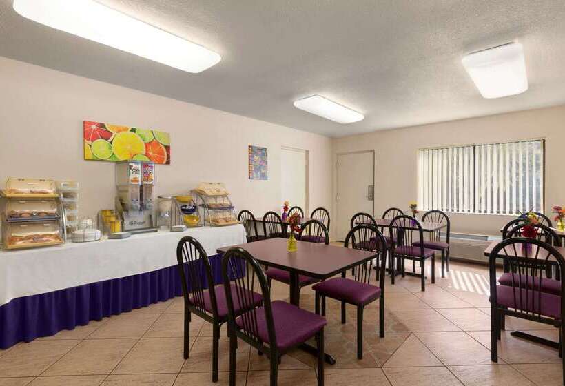 酒店 Days Inn By Wyndham N Orlando/casselberry