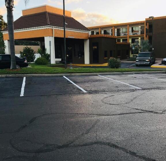 酒店 Days Inn By Wyndham N Orlando/casselberry