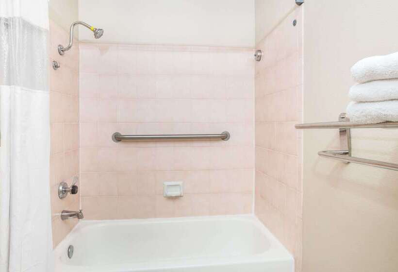 호텔 Days Inn By Wyndham Near City Of Hope