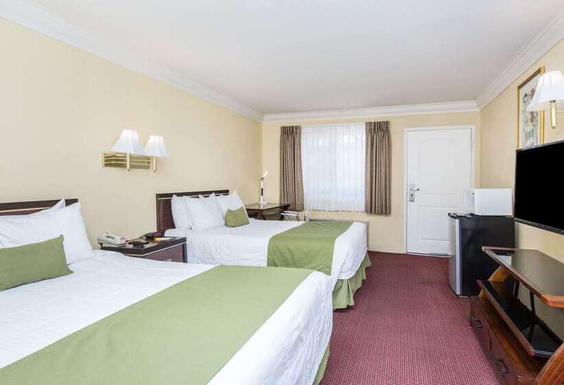 호텔 Days Inn By Wyndham Near City Of Hope