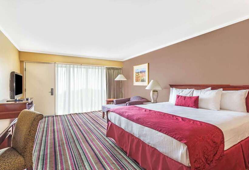 ホテル Days Inn & Suites By Wyndham Logan