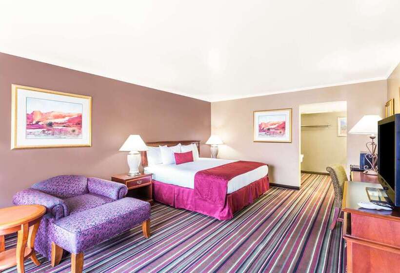 ホテル Days Inn & Suites By Wyndham Logan