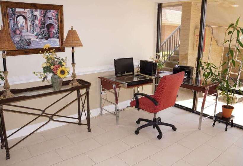 호텔 Days Inn & Suites By Wyndham Colonial