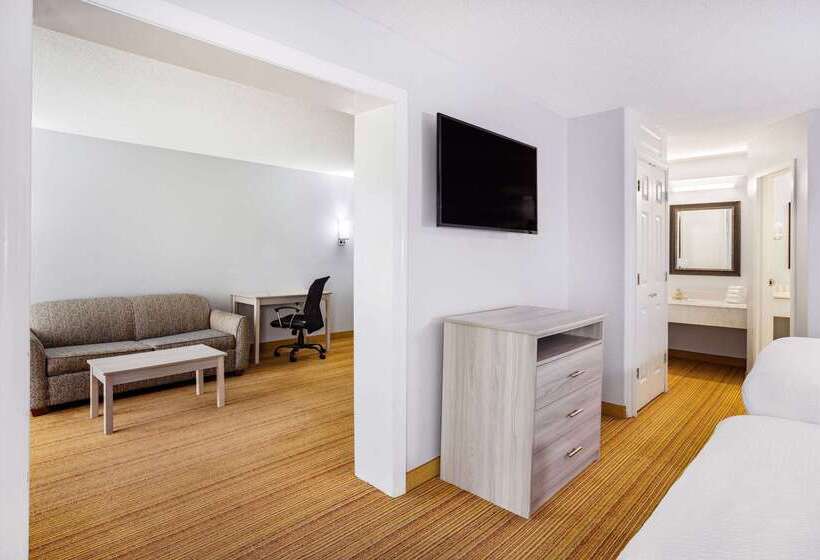 호텔 Days Inn & Suites By Wyndham Colonial