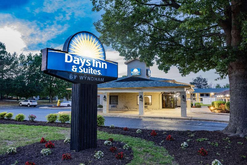 호텔 Days Inn & Suites By Wyndham Colonial