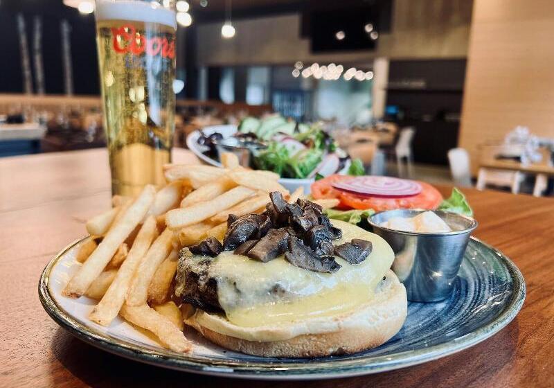 Delta Hotels By Marriott Mont Sainte Anne, Resort & Convention Center