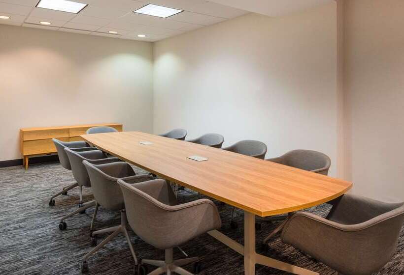 호텔 Doubletree By Hilton Newark Penn Station