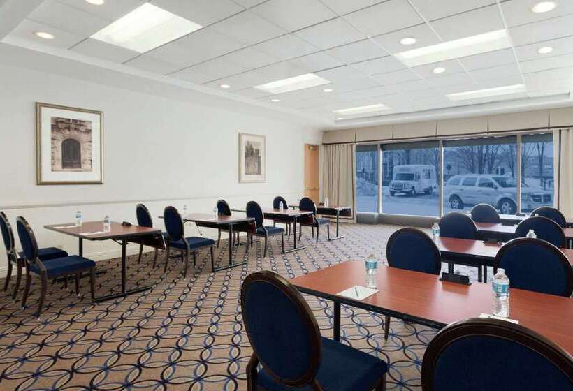 호텔 Doubletree By Hilton Newark Penn Station