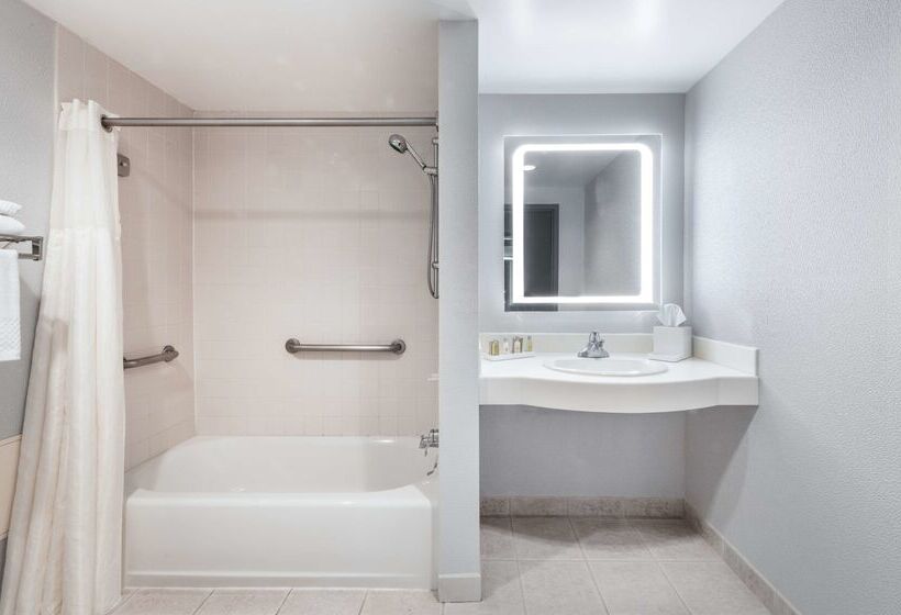 호텔 Doubletree By Hilton Newark Penn Station