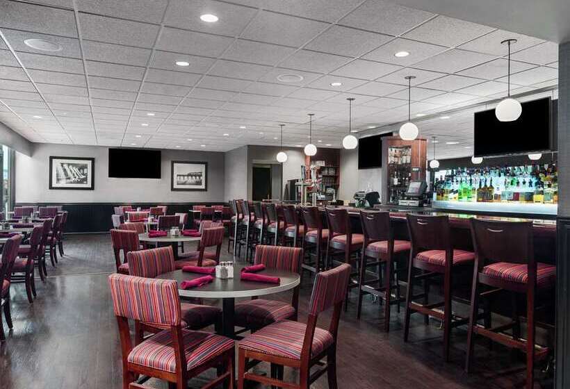 호텔 Doubletree By Hilton Newark Penn Station