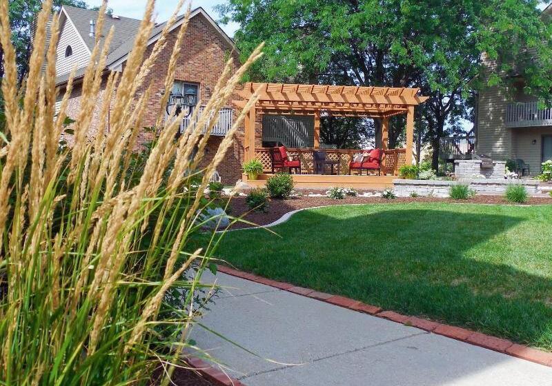 Eastland Suites Hotel & Conference Center