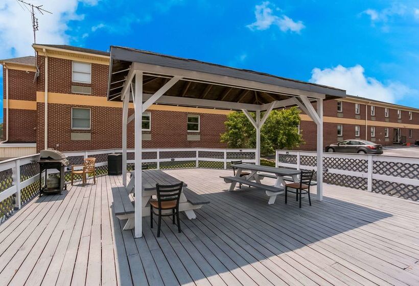 호텔 Econo Lodge Amish Country