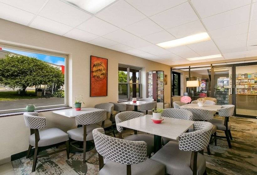 호텔 Econo Lodge Amish Country