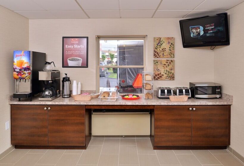 호텔 Econo Lodge Amish Country